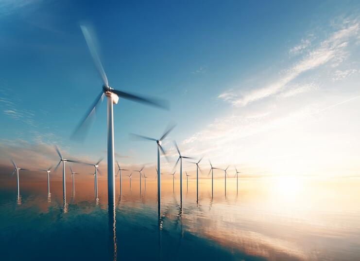 Windpark im Sonnenaufgang