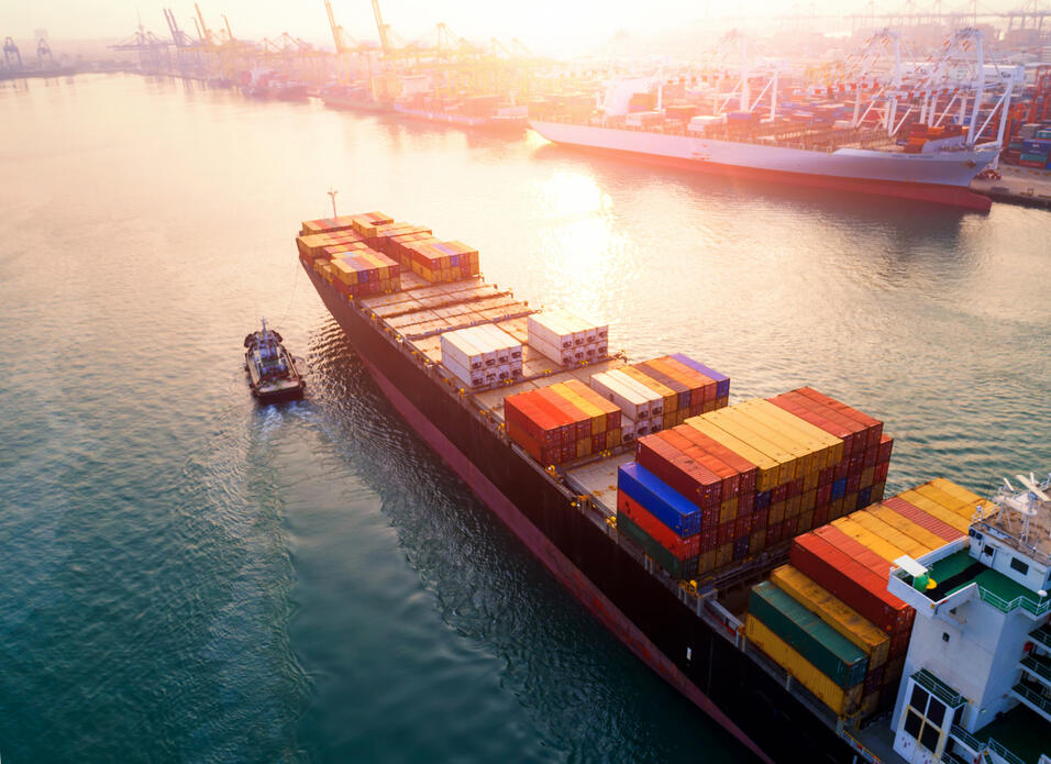 Cargo ship leaving port - Image source: Weerasaksaeku via Getty Images