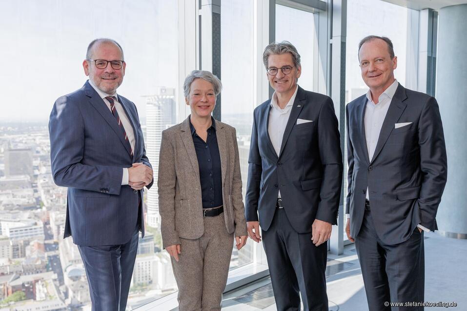 Christian Schmid, Vorstand Helaba, Dr. Ina Hartwig, Dezernentin für Kultur und Wissenschaft, Dr. Ingo Wiedemeier, Vorsitzender Vorstand Frankfurter Sparkasse, Dr. Arne Weick. Frankfurter Sparkasse (v.l.n.r.)