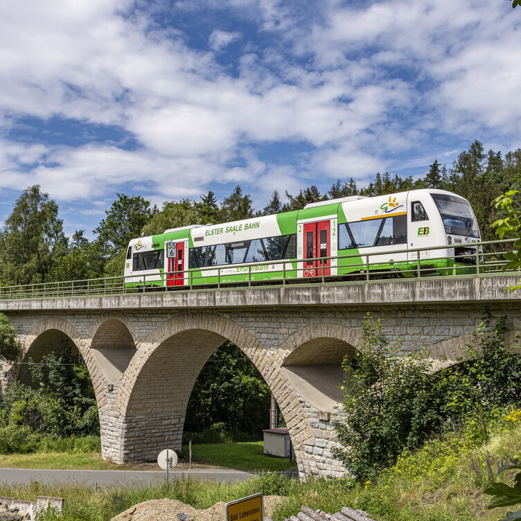 Helaba finanziert 29 modernisierte Nahverkehrs­triebwagen „RegioShuttle“ für Erfurter Bahn