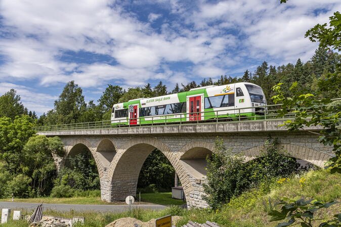 Helaba to finance 29 retrofitted multiple units for Erfurter Bahn’s "Regio­Shuttle" suburban rail service