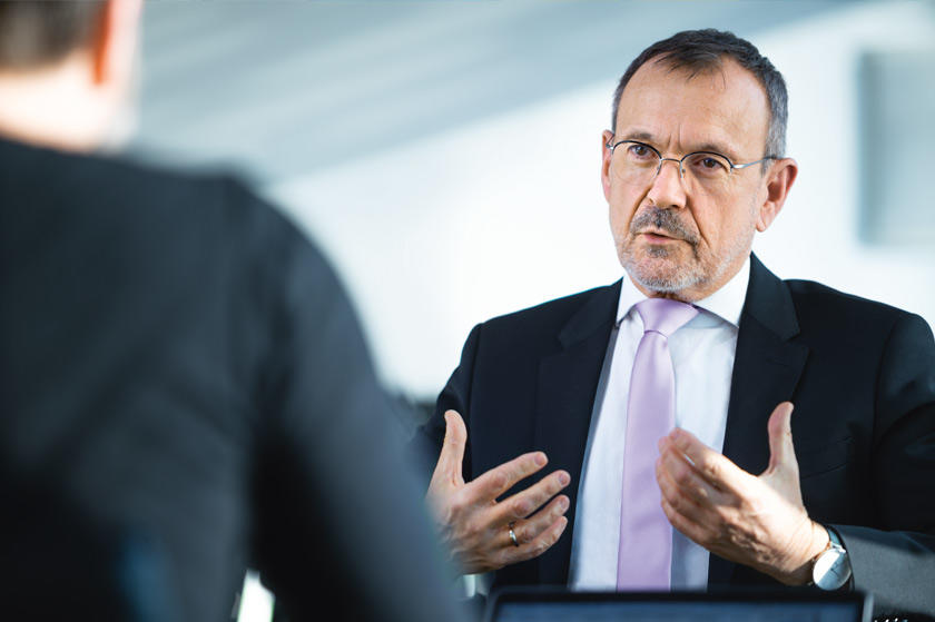 Klaus Schuler, Leiter Corporate Banking, im Gespäch