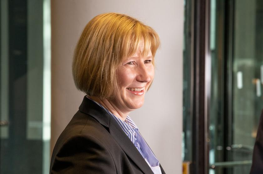 Sandra Kam, Corporate Customer Advisor: "More and more cor­porate custo­mers are placing their trust in our active advisory, structuring and syndication services in syndicated loan business."