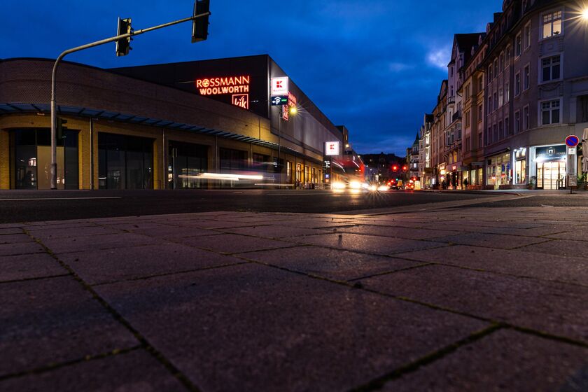 Das Fachmarktzentrum "Tor zur Stadt" bei Nacht