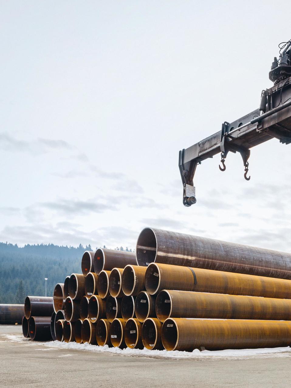Global player: 2,100 employees across 25 locations worldwide produce pipes for offshore, onshore, power-plant and steel high-rise buildings.