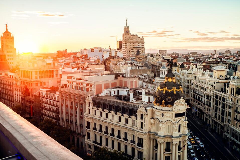 Der Helaba Standort in Madrid begleitet Großkunden in Spanien und Portugal bei Finanzierung, Risikoabsicherung und Wachstum – als strategischer Partner mit lokalem Know-how und internationaler Expertise. 