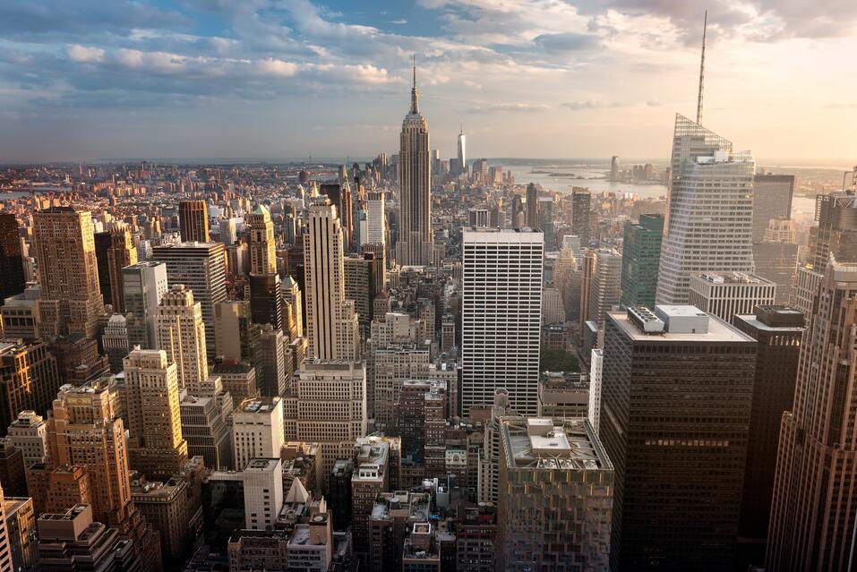 Mit dem "German Desk" in New York bietet die Helaba Sparkassenkunden und Mittelständlern ein Tor zum US-Markt – mit starker Beratung, verlässlicher Partnerschaft und europäischer Expertise für amerikanische wie deutsche Unternehmen.“