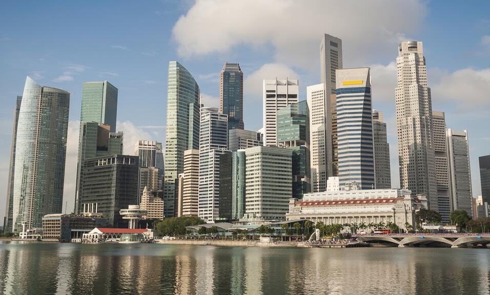 Seit 2015 ist die Helaba mit ihrer Repräsentanz in Singapur präsent – als Brücke für Außenhandels-, Projekt- und Exportfinanzierung zwischen Europa und den Wachstumsmärkten in ASEAN, Indien und Korea.